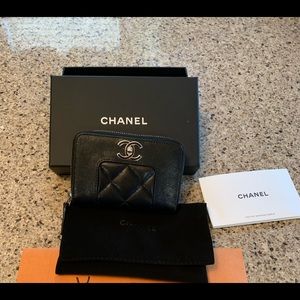 Chanel zipped card holder
